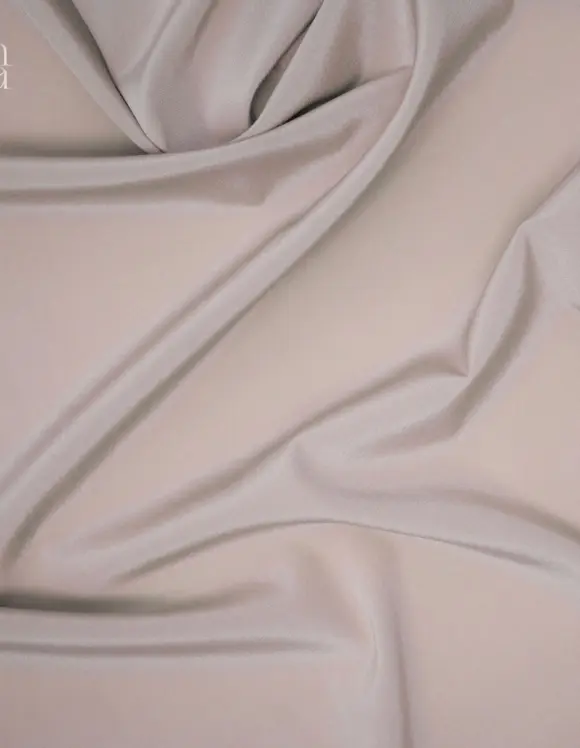 Damen Seidenschal in Beige – luxuriöses und weiches Tuch aus Naturseide