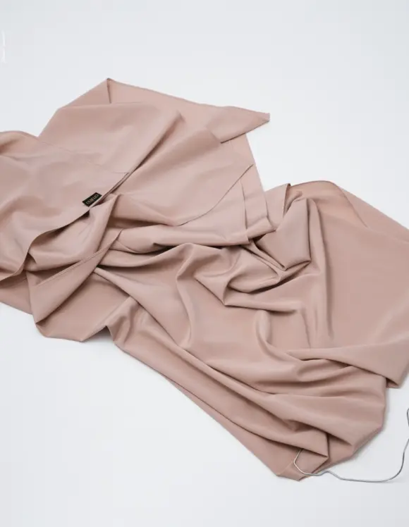 Feiner Seidenschal in Beige – 100% echte Seide für einen stilvollen Look
