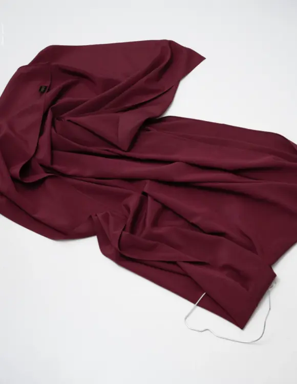Luxuriöser Seidenschal in tiefem Bordeaux – Damenaccessoire aus reiner Seide