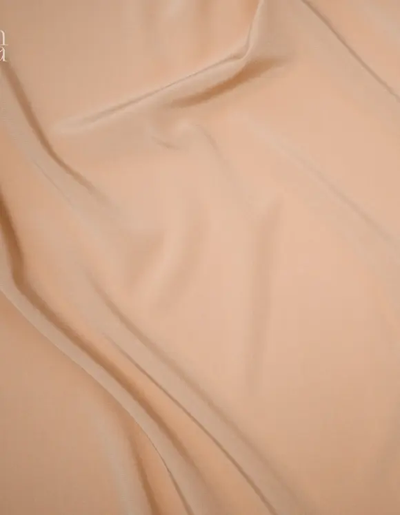 Eleganter Damenschal in apricotfarbener Nuance – 100% Seide für stilvolle Looks