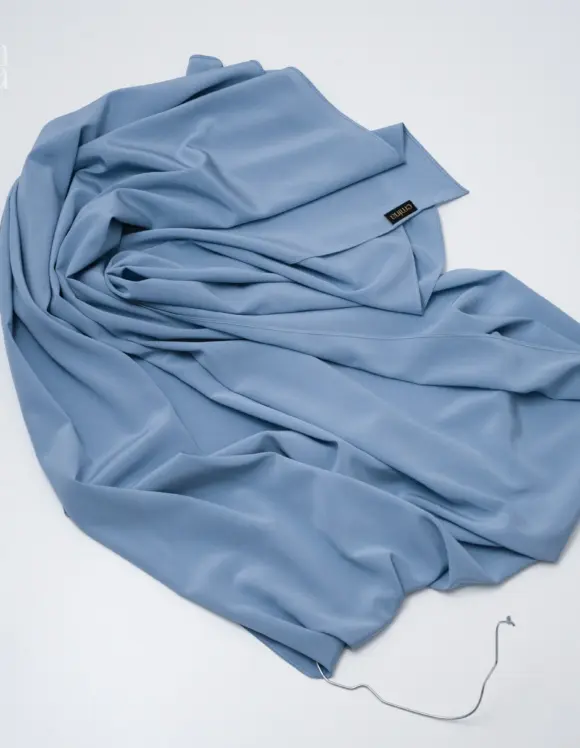 Damen Seidenschal in Sky Blau – stilvoller Look für jeden Tag, gefertigt aus echter Seide
